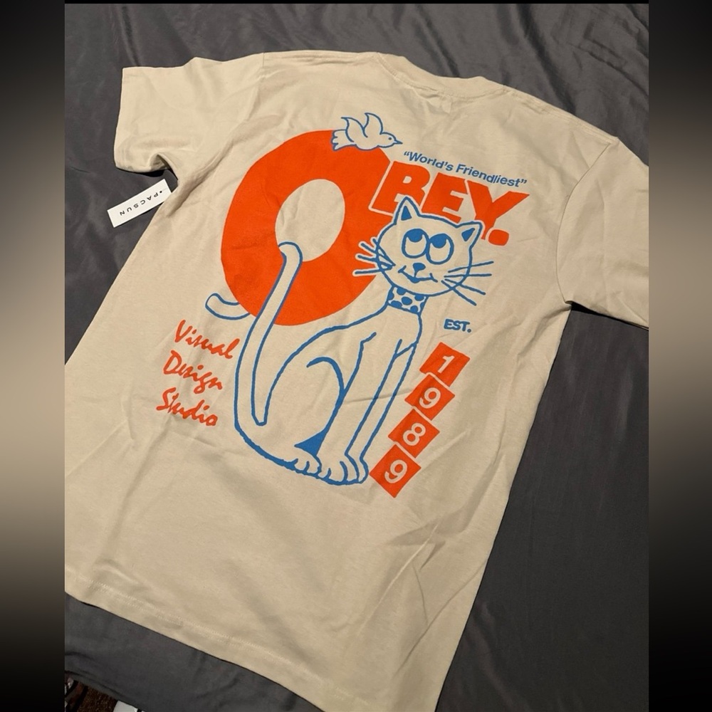 NWT Mens OBEY Cat T Shirt Medium